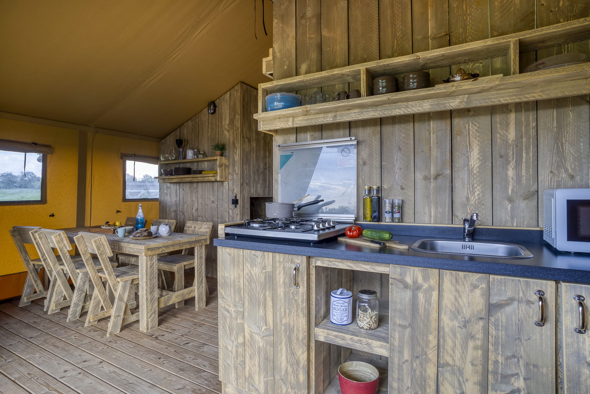 2021_Village_flottant_pressac_hebergement_tente_safari_010.jpg